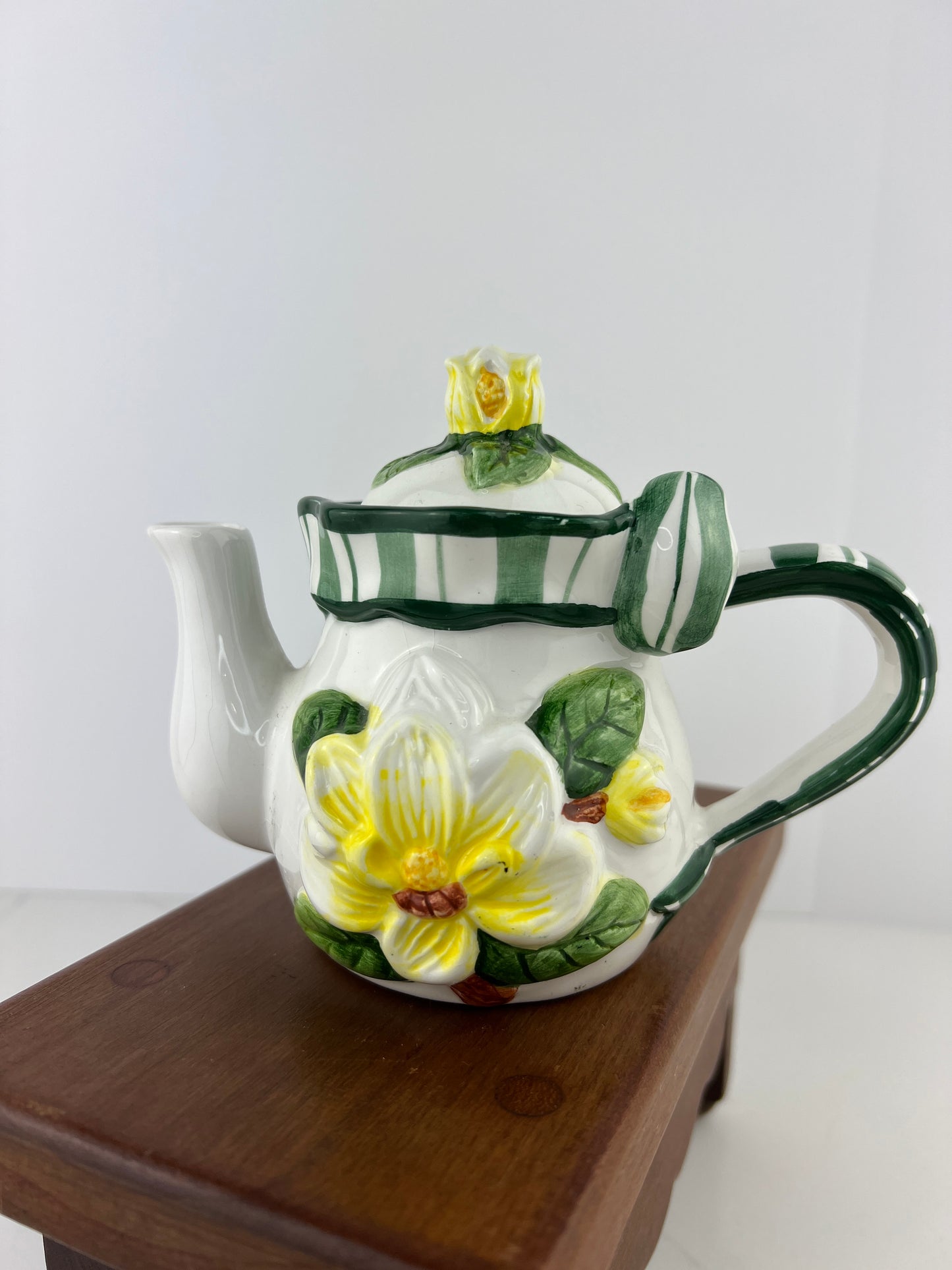 Vintage 90’s Young’s Inc Teapot Magnolia Blossom